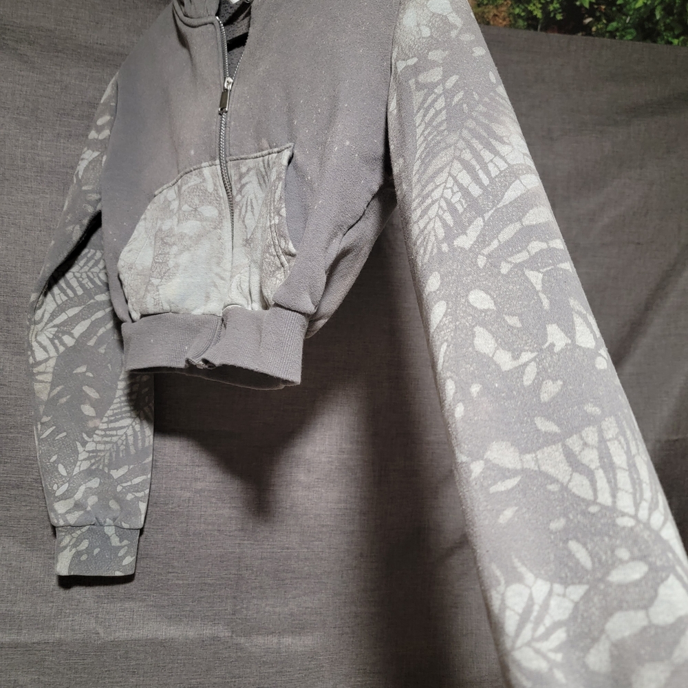 Gray Patterned Crop Hoodie - Picture 4 of 8